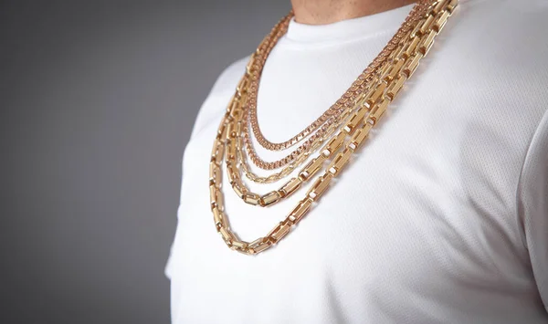 Mannen Med Ett Dyrt Halsband Mode Tillbehör Och Smycken — Stockfoto
