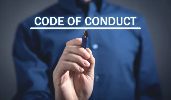 Homem Escreve Código Conduta Texto Tela — Fotografia de Stock