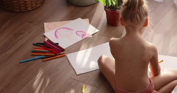 Girl Home Isolation Draws Felt Tip Pens Five Year Old — Vídeo de Stock