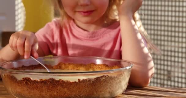 Caucasian Girl Making Tarts Cream Little Girl Cooking — Video Stock