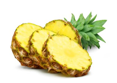 Olgun sulu ananas dilimlenmiş beyaz bir arka planda izole edilmiş. Taze meyve..