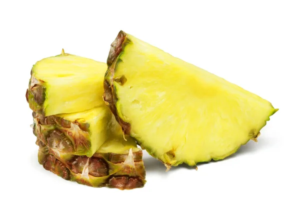 Dojrzałe Soczyste Plastry Ananasa Izolowane Białym Tle Świeże Owoce — Zdjęcie stockowe