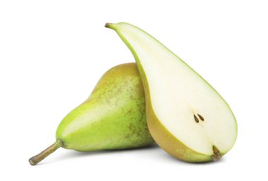 İzole armutlar. Armut Konferansı ve armut yarıları beyaz arkaplanda izole.