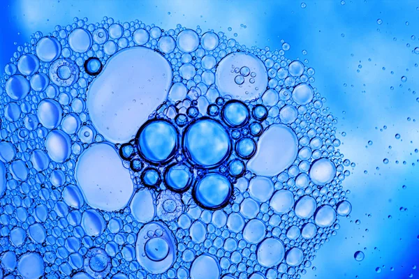 Bright Macro Photo Blue Water Surface Air Bubbles 진주층에 아쿠아마린 — 스톡 사진