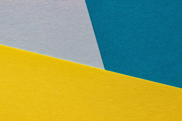 Абстрактный фон с фотографиями синих и желтых бумажных листов для Мбаппе, Месута, флаеров. Плоский Лай Стиль. Макет с составом бумажных листов контрастных цветов