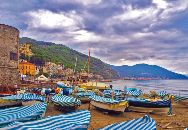 Vissersboten Bewolkt Weer Het Strand Van Laigueglia Savona Liguria Ligurische — Stockfoto
