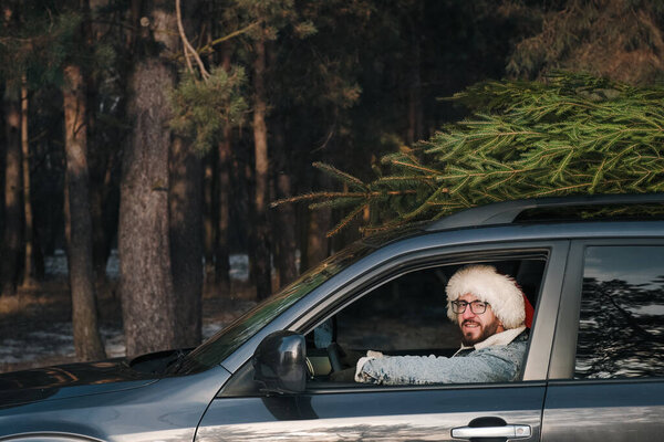 Man Wearing Santa Claus Hat Car Fir Tree Top Christmas Royalty Free Stock Photos