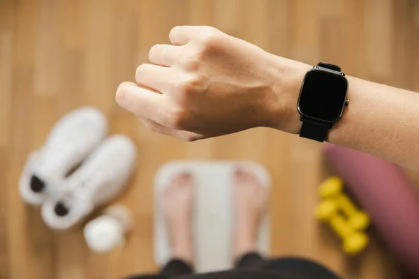 Looking Fitness Tracker While Standing Scales First Person View Smart — Stock Photo, Image