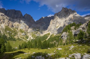 Val Contrin 'den Marmolada Massif' in görüntüsü. Dolomitler.