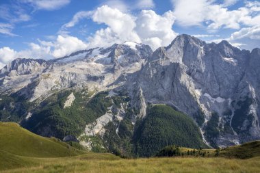 Viel del Pan 'daki Marmolada manzarası. Dolomitler.