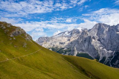 Viel del Pan 'daki Marmolada manzarası. Dolomitler.