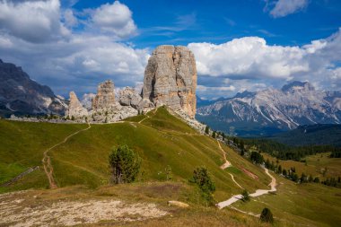 Cinque Torri. Dolomitler 'de ünlü bir yer. İtalya.