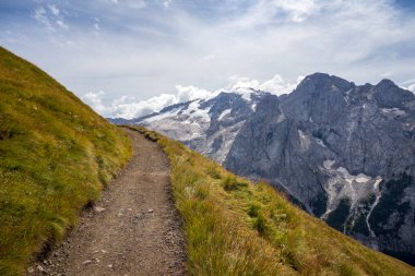 Viel del Pan 'daki Marmolada manzarası. Dolomitler.