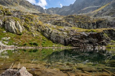 Zmarzly Pond, Tatras 'taki büyüleyici dağ gölü..