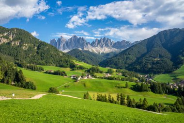 Val di Funes 'daki Santa Maddalena - Dolomitlerin ünlü köyü.
