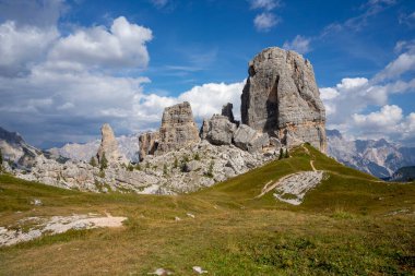 Cinque Torri 'nin Dolomitler' deki ünlü yeri..