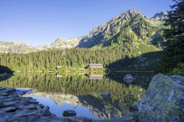 Slovakya 'daki Popradske savunmasının sabah görüntüsü. Tatra Dağları.