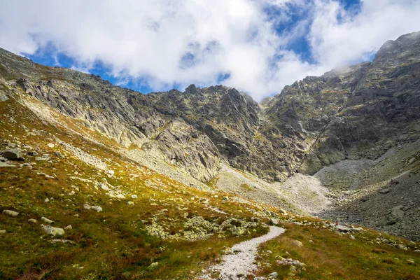 High Tatras 'taki Kozia Vadisi' nin Rocky Dağı manzarası..