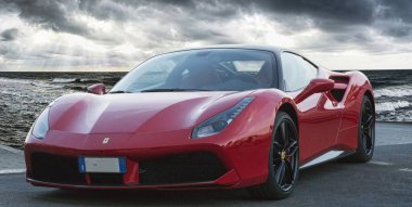 Ferrari 488 model spor araba Ferrari 488 GTB 'nin hızlı ve lüks tasarımı dramatik hava koşulları ile manzaralı bir konumda yer almaktadır. Ferrari 488, 2015 yılından bu yana üretilen İtalyan spor otomobilidir.