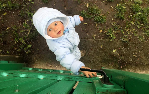 Hermoso Niño Con Cara Niño Posando Fotógrafo Para Foto Color —  Fotos de Stock