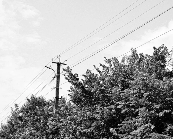 Potencia Poste Eléctrico Con Alambre Línea Fondo Color Cerca Fotografía — Foto de Stock