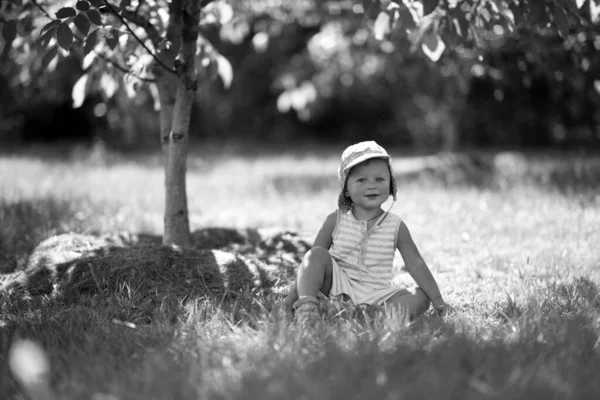 Vacker Pojke Barnträdgård Poserar Fotograf För Färgfoto Kadre Bestående Baby — Stockfoto