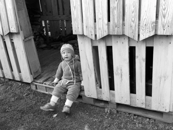 Hermoso Bebé Niño Con Cara Niño Posando Fotógrafo Para Foto — Foto de Stock