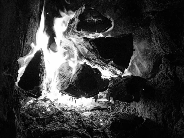 Bellissimo Vecchio Camino Con Fuoco Fiamma Luce Riscaldamento Della Stanza — Foto Stock