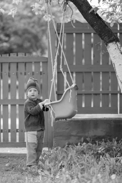 Hermoso Bebé Niño Con Cara Niño Posando Fotógrafo Para Foto — Foto de Stock