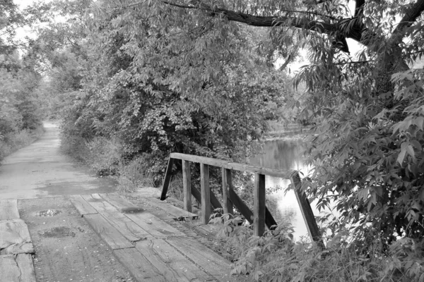 Prachtig Staande Oude Houten Brug Rivier Gekleurde Achtergrond Close Fotografie — Stockfoto