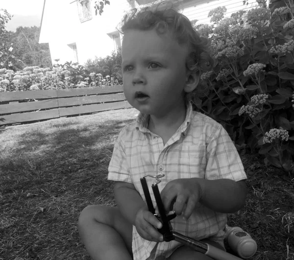 Hermoso Bebé Niño Con Cara Niño Posando Fotógrafo Para Foto —  Fotos de Stock