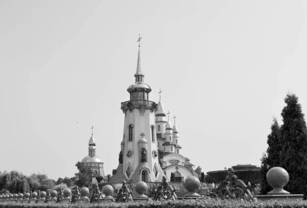 Croix Église Chrétienne Dans Haut Clocher Pour Prière Photographie Composée — Photo