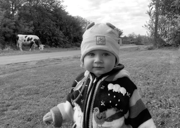 Beau Bébé Garçon Avec Visage Enfant Posant Photographe Pour Photo — Photo