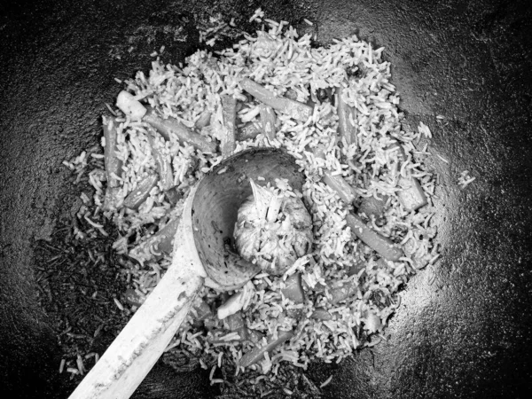 Fotografie Téma Krásné Chutné Rýže Grilované Pilaf Hrnci Připraven Jídlu — Stock fotografie