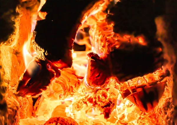 Prachtige Oude Open Haard Met Lichte Vlam Vuur Voor Verwarming — Stockfoto