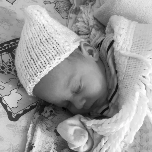 Hermoso Niño Dormido Con Sombrero Niño Posando Fotógrafo Para Foto —  Fotos de Stock