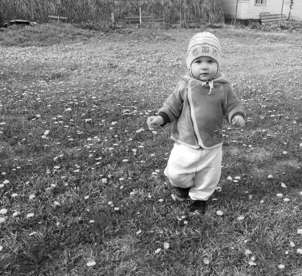 Hermoso Bebé Niño Con Cara Niño Posando Fotógrafo Para Foto —  Fotos de Stock