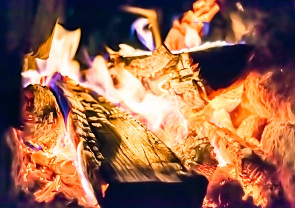 Krásný Starý Krb Lehkým Plamenem Oheň Pro Vytápění Staveniště Starý — Stock fotografie