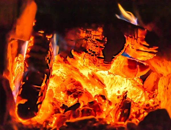 Hermosa Chimenea Antigua Con Fuego Llama Para Calefacción Sala Edificio — Foto de Stock