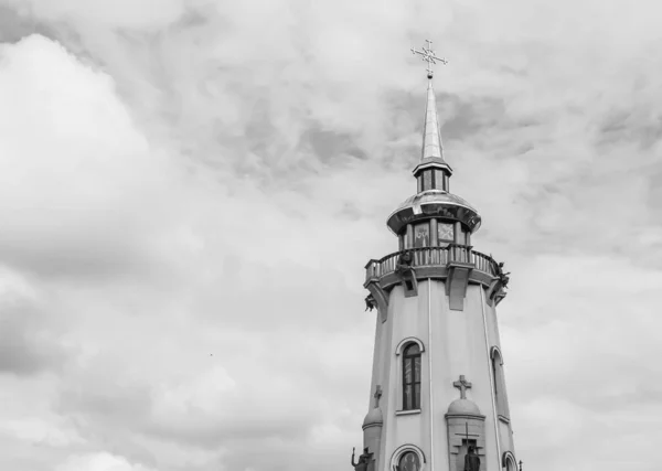 Křesťanský Kostel Kříž Vysoké Věži Pro Modlitbu Fotografie Skládající Krásného — Stock fotografie
