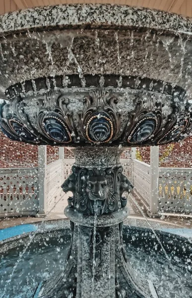 Fuente Del Castillo Akhaltsikhe Rabati Con Agua Vertido —  Fotos de Stock