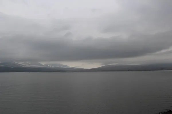 パラバニ湖 秋の灰色の日 ジョージア — ストック写真
