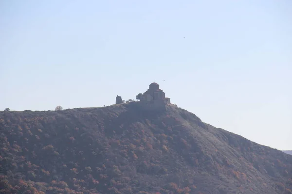 Jvari Cattedrale Mtskheta Georgia Montagne Cielo Blu Copia Spazio — Foto Stock