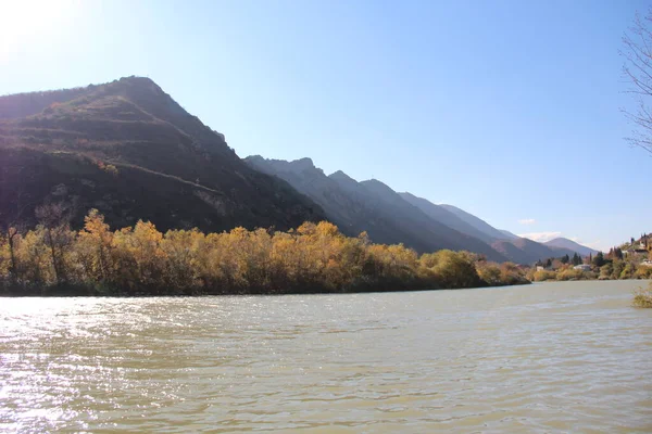 Mtskheta Georgia Nehir Sonbahar Mevsimi Doğa — Stok fotoğraf