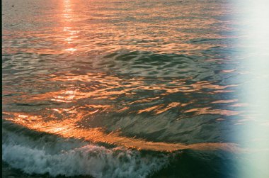 Günbatımı ve deniz suyu, 35 mm analog film fotoğrafı, Gürcistan, Karadeniz 