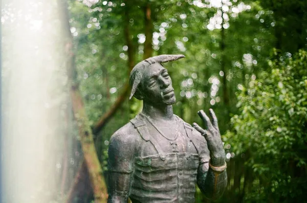 Statue 2Pac Georgia Tupac Shakur – stockfoto