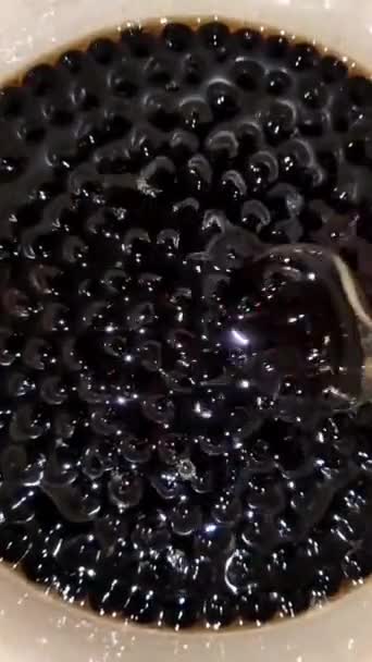 Burbuja Leche Negro Tapioca Perlas Vídeo Vertical — Vídeos de Stock