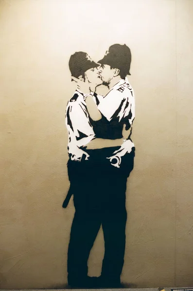 Banksy Exhibition Austria 2022 Kissing Coppers Brighton — Stock Photo, Image