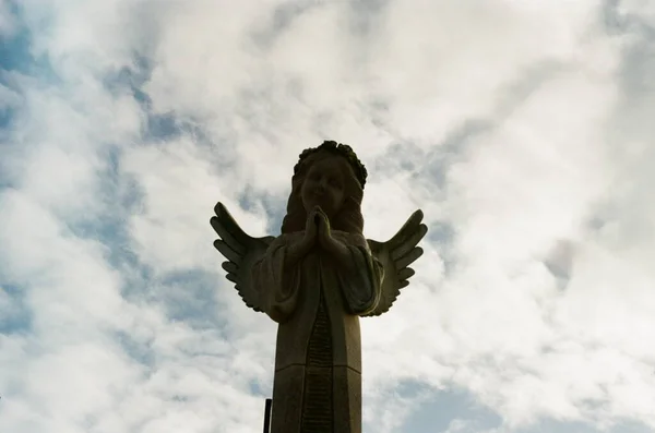 Statue Angel Clouds Sky Cemetery Portugal — Stok Foto