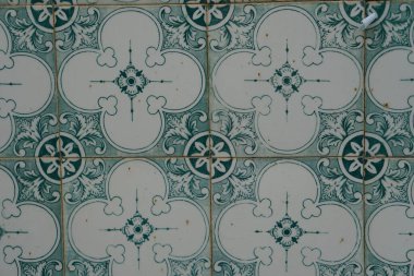 Azulejo süsü. Geleneksel Portekiz seramik fayans duvarı. Portekiz 'deki ev için tipik dış dekorasyon.. 